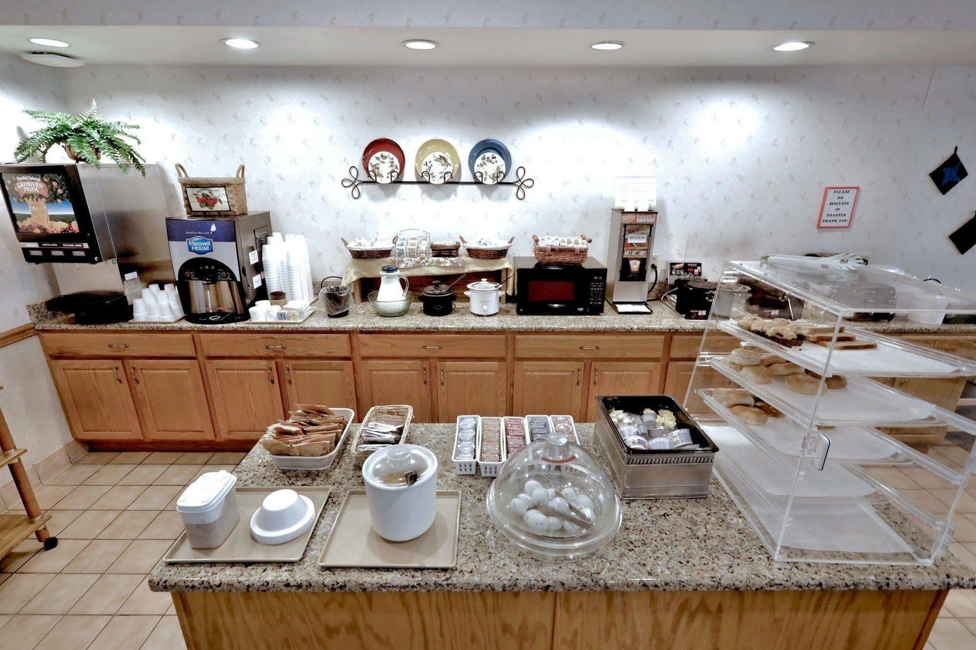 Lancaster Inn & Suites Manheim Luaran gambar