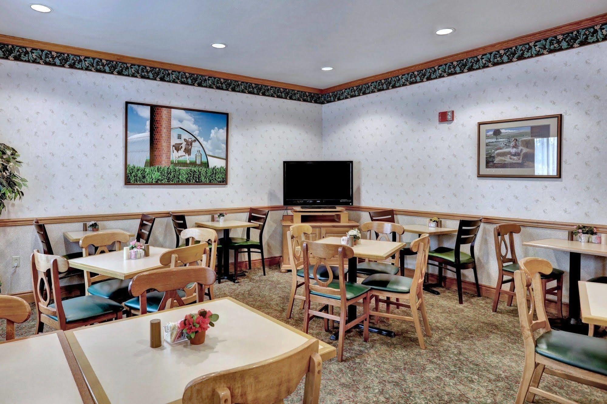 Lancaster Inn & Suites Manheim Luaran gambar